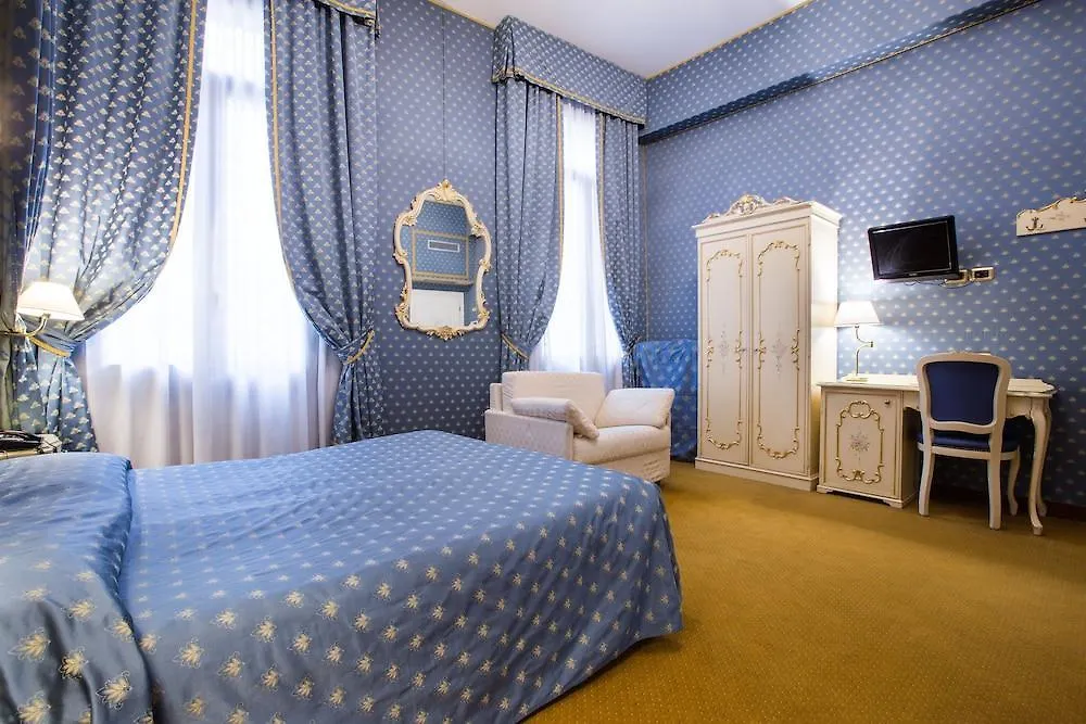 ***  Hotel Torino Veneza Itália