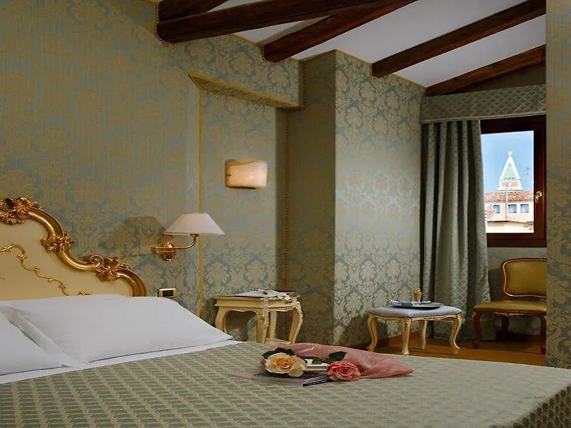 ***  Hotel Torino Veneza Itália