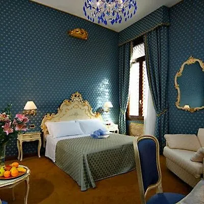 ***  Hotel Torino Veneza Itália